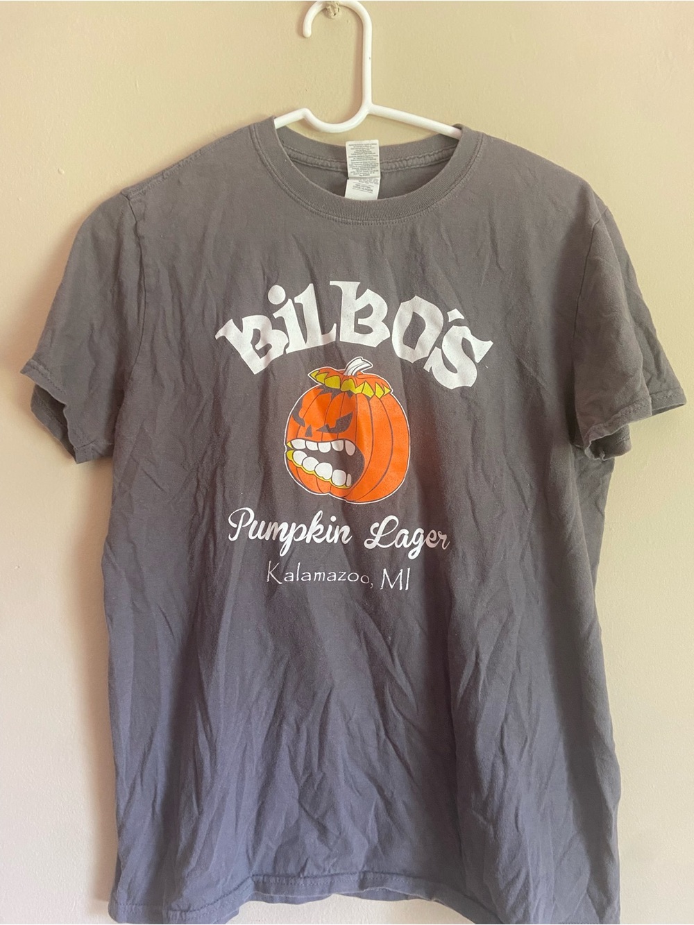 Bilbo's Pumpkin Lager Kalamazoo MI Graphic Tee - Gray with Orange Pumpkin